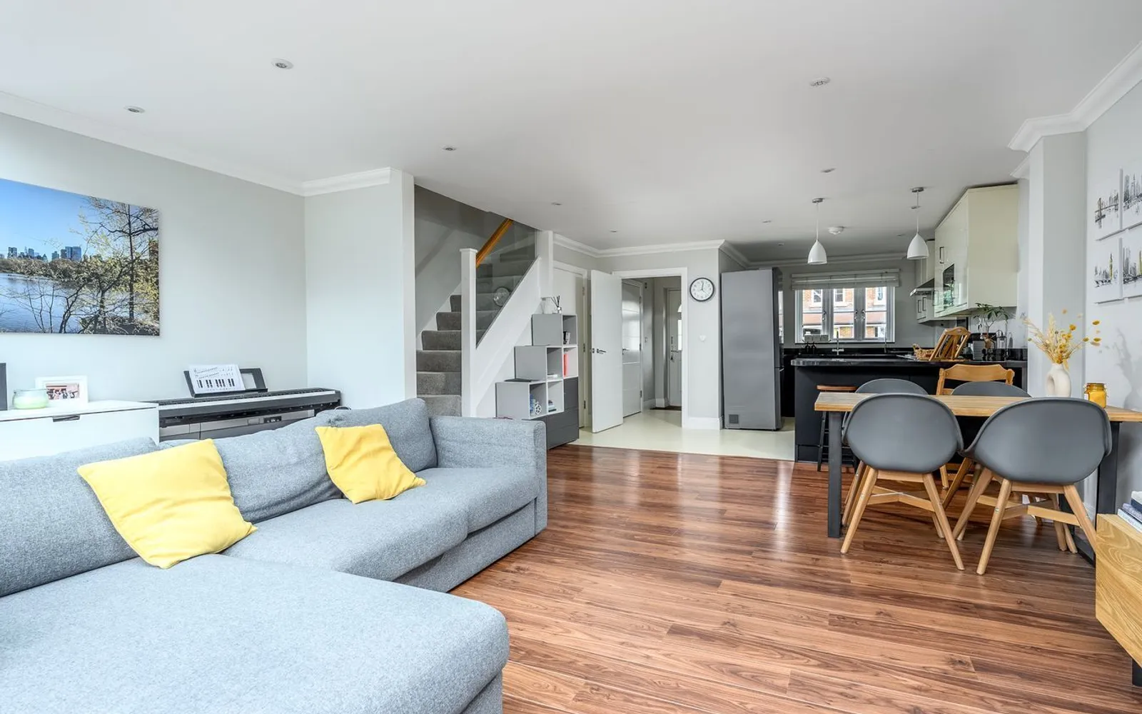 House Carlcott Close in Elmbridge