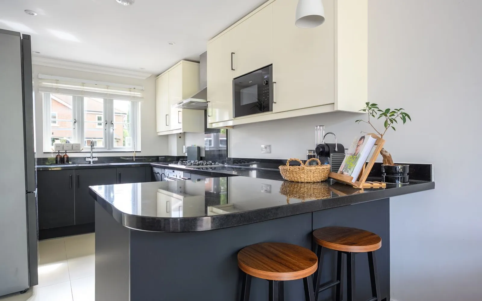 House Carlcott Close in Elmbridge