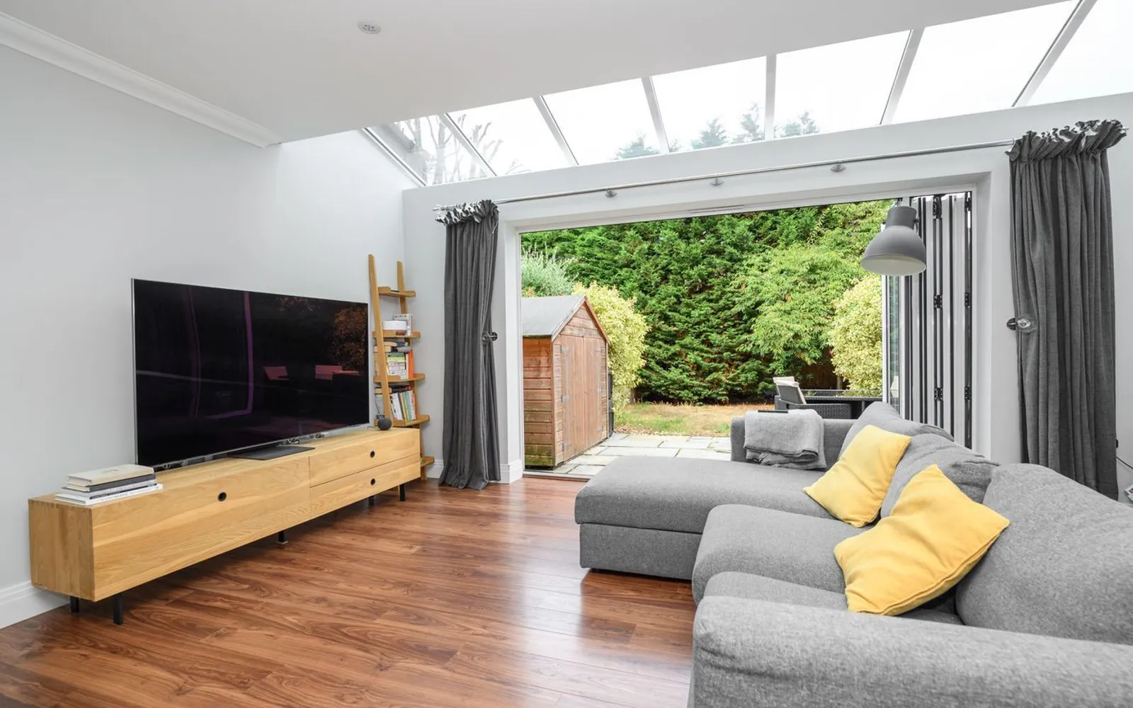 House Carlcott Close in Elmbridge