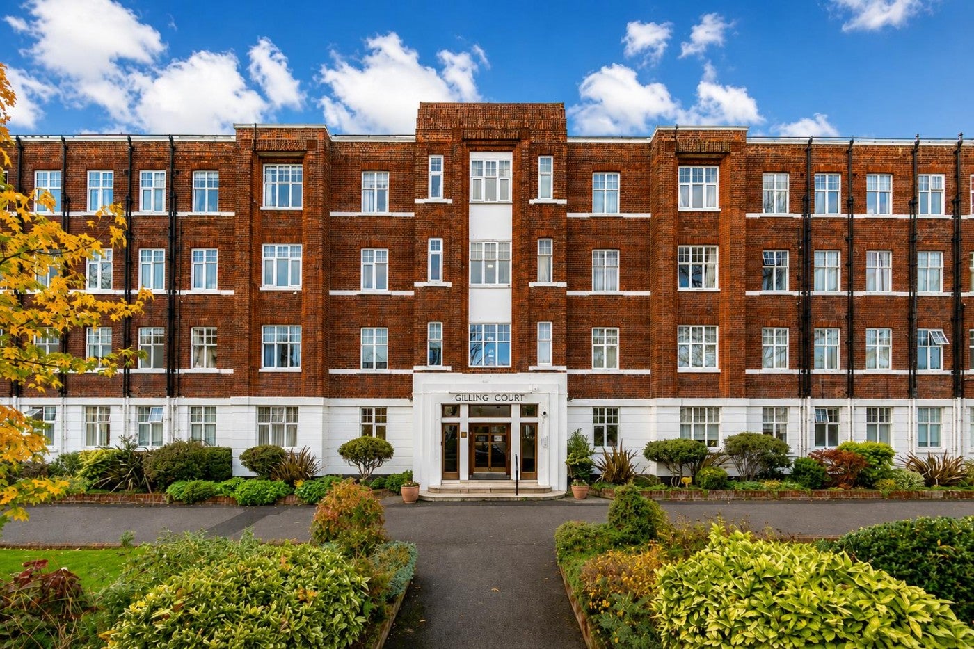 Flat Belsize Grove in Greater London