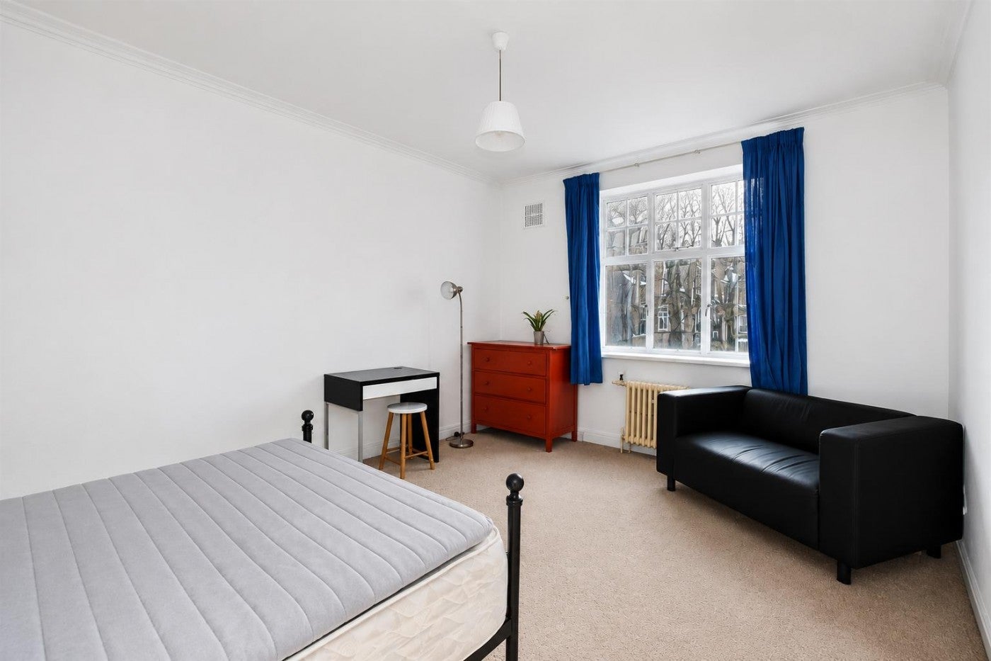 Flat Belsize Grove in Greater London