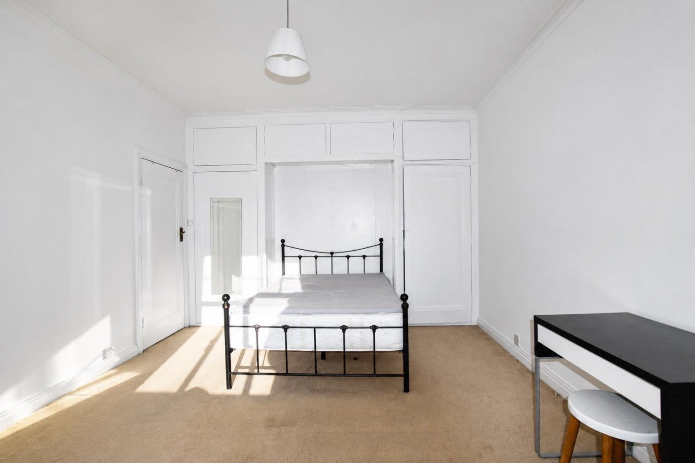 Flat Belsize Grove in Greater London