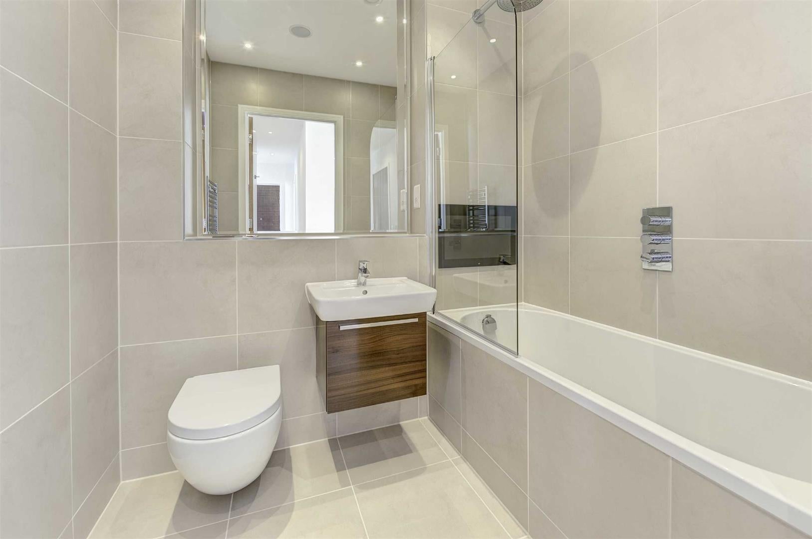 Flat Finchley Road in Greater London