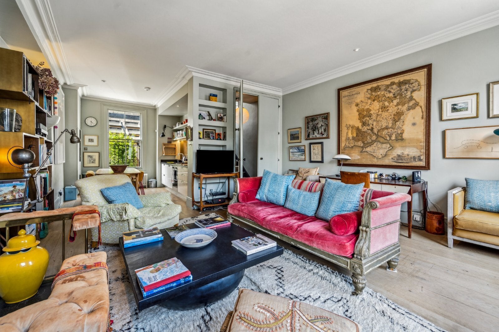 Flat Elgin Crescent in Greater London