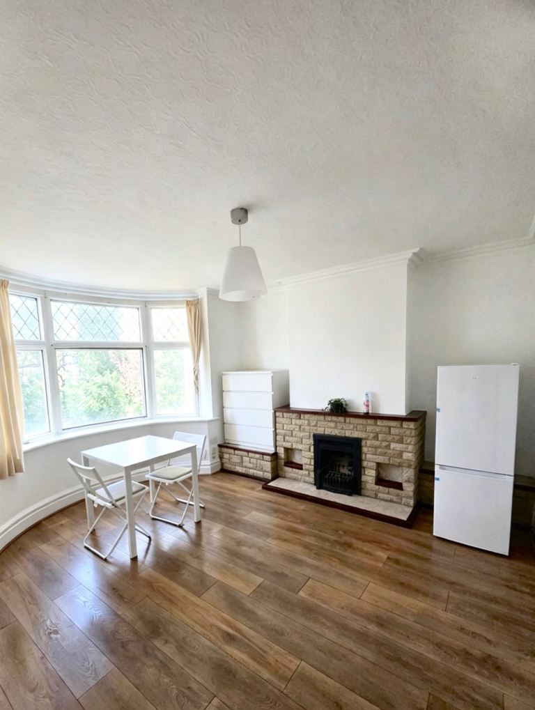 Room Seymour Road in Luton