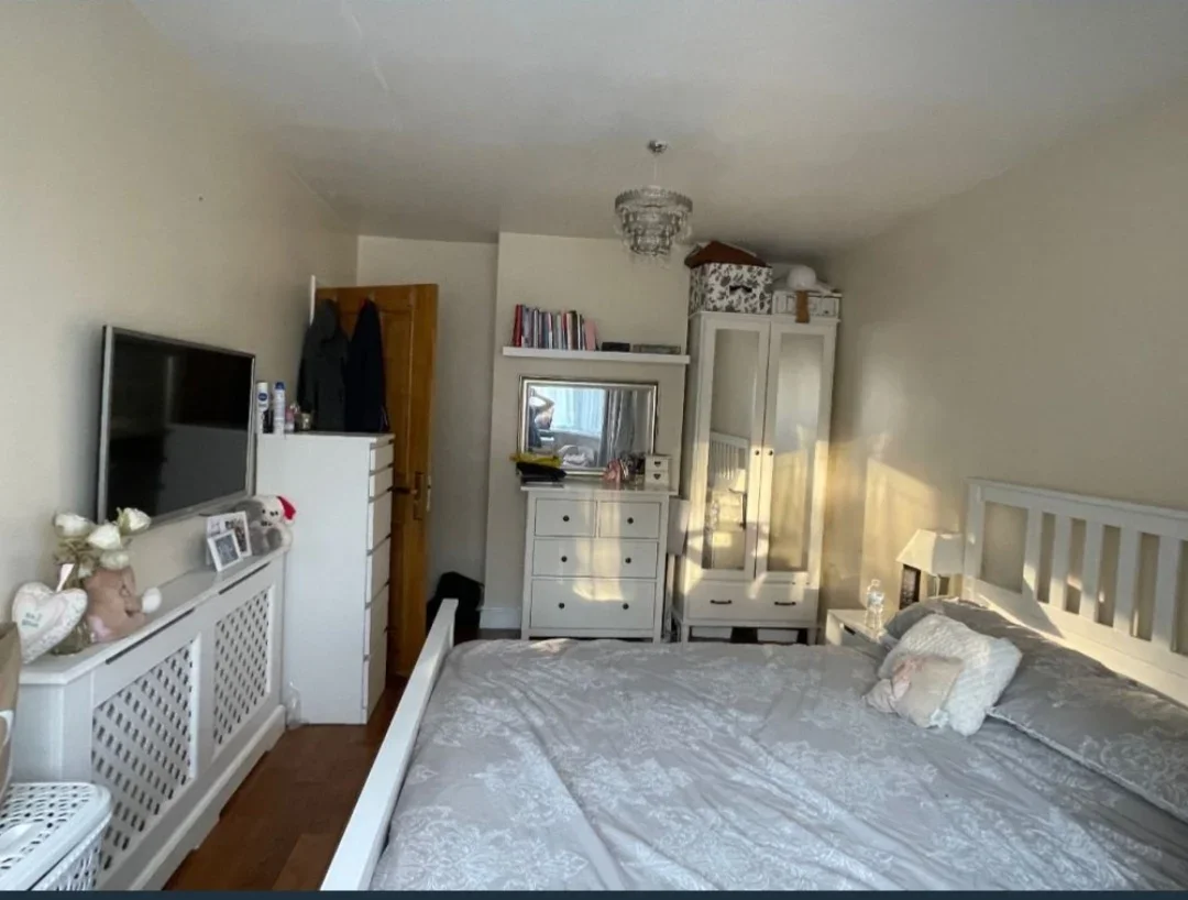 Room Underwood Road in Greater London