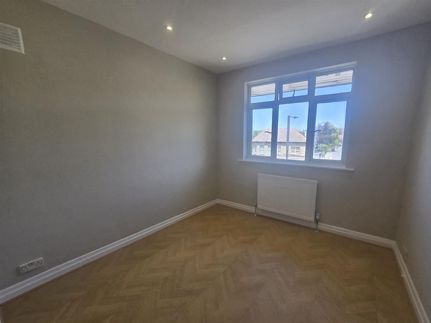 Flat Thurlow Park Road in Greater London