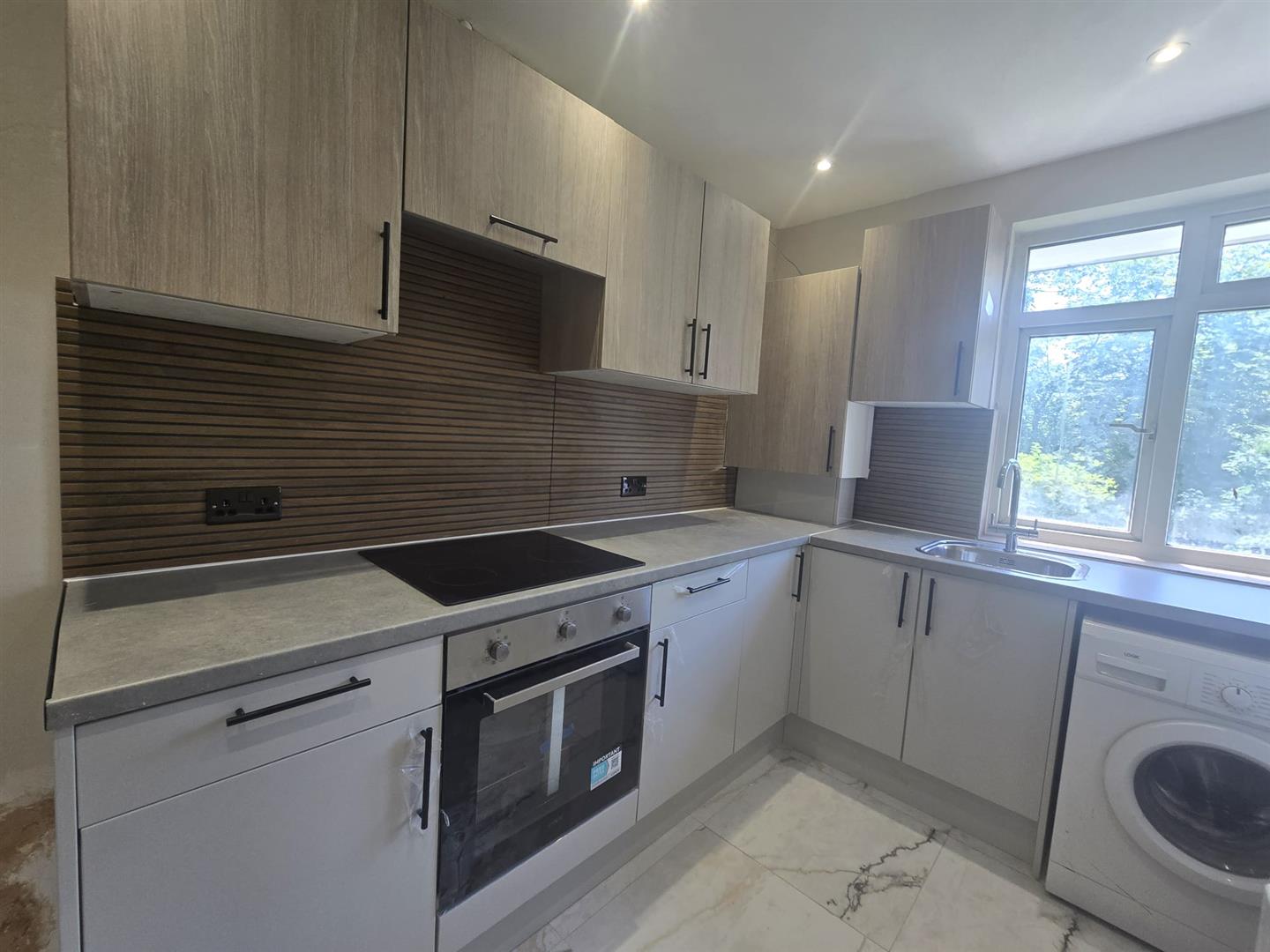 Flat Thurlow Park Road in Greater London