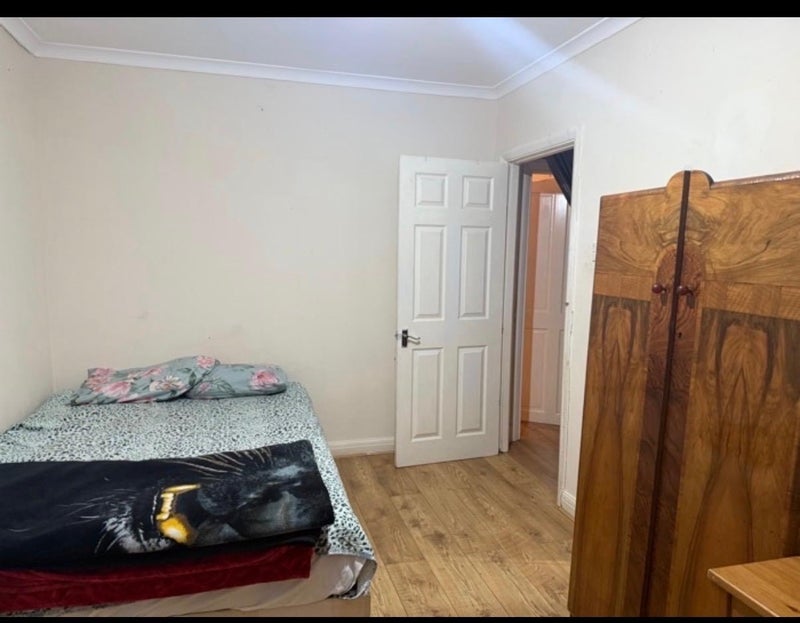 Room Lewis Road in Greater London