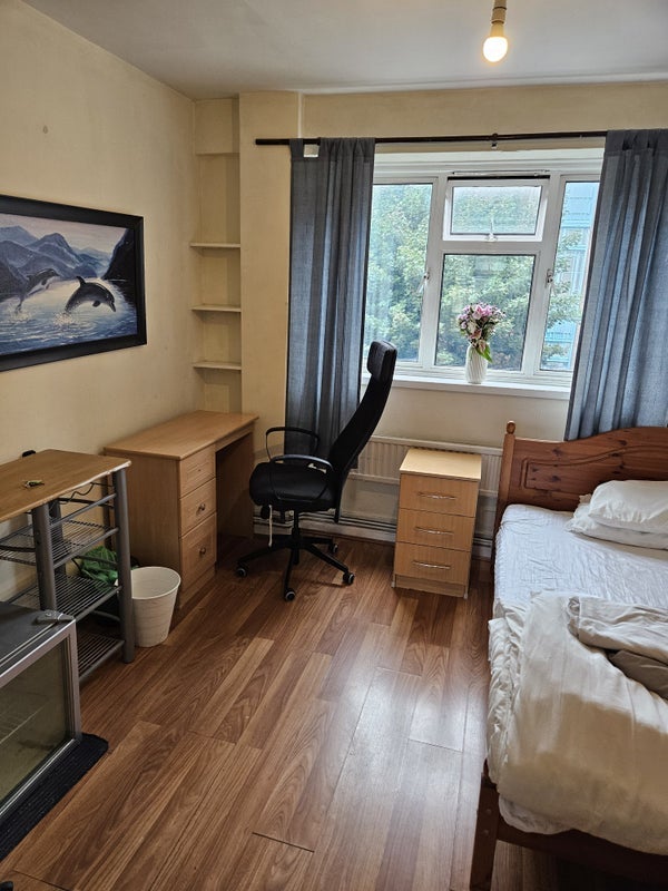 Room Harrison Street in Greater London
