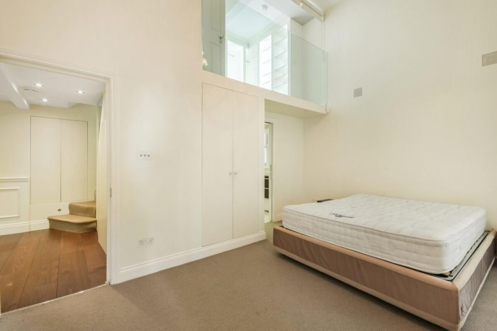 Flat Collingham Road in Greater London