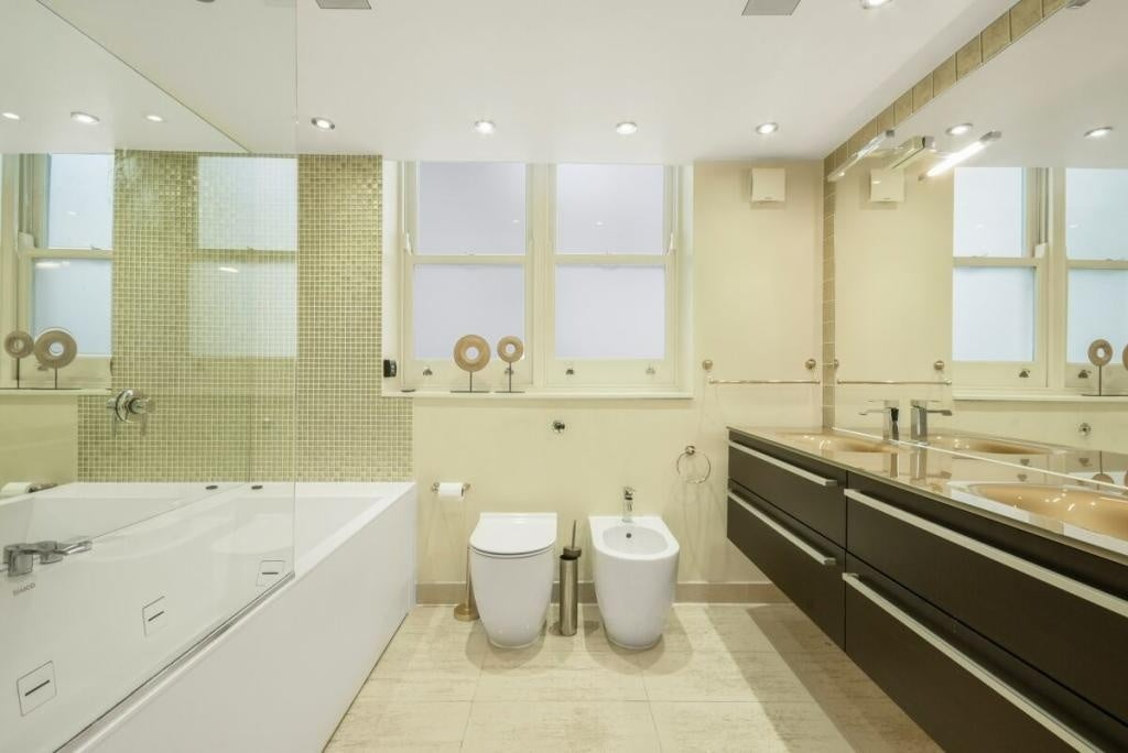 Flat Collingham Road in Greater London