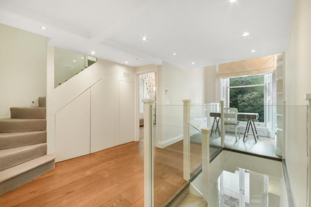 Flat Collingham Road in Greater London