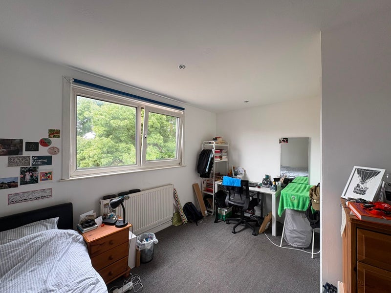 Room Surr Street in Greater London