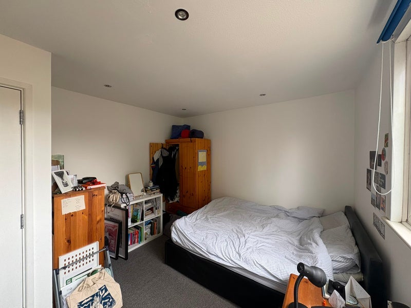 Room Surr Street in Greater London