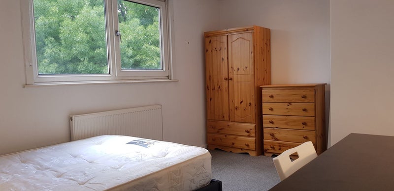 Room Surr Street in Greater London