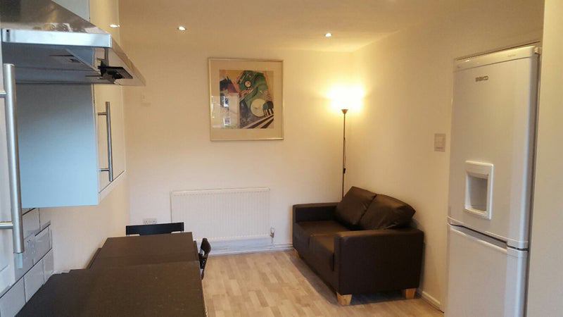 Room Surr Street in Greater London