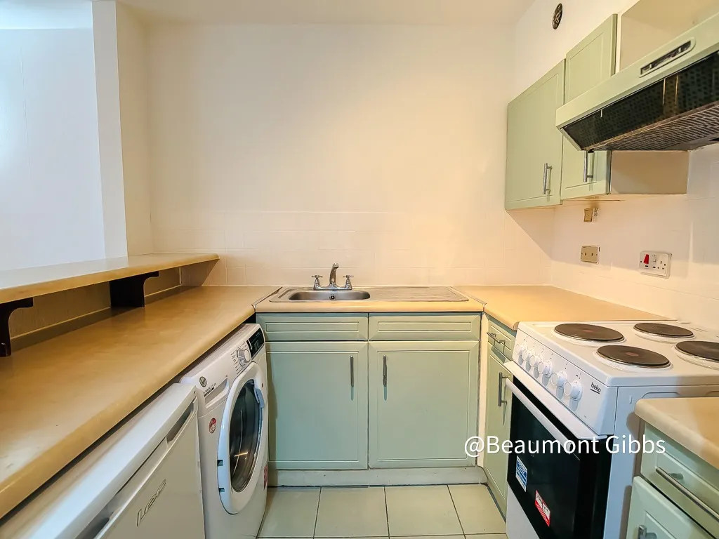 Flat Herbert Road in Greater London