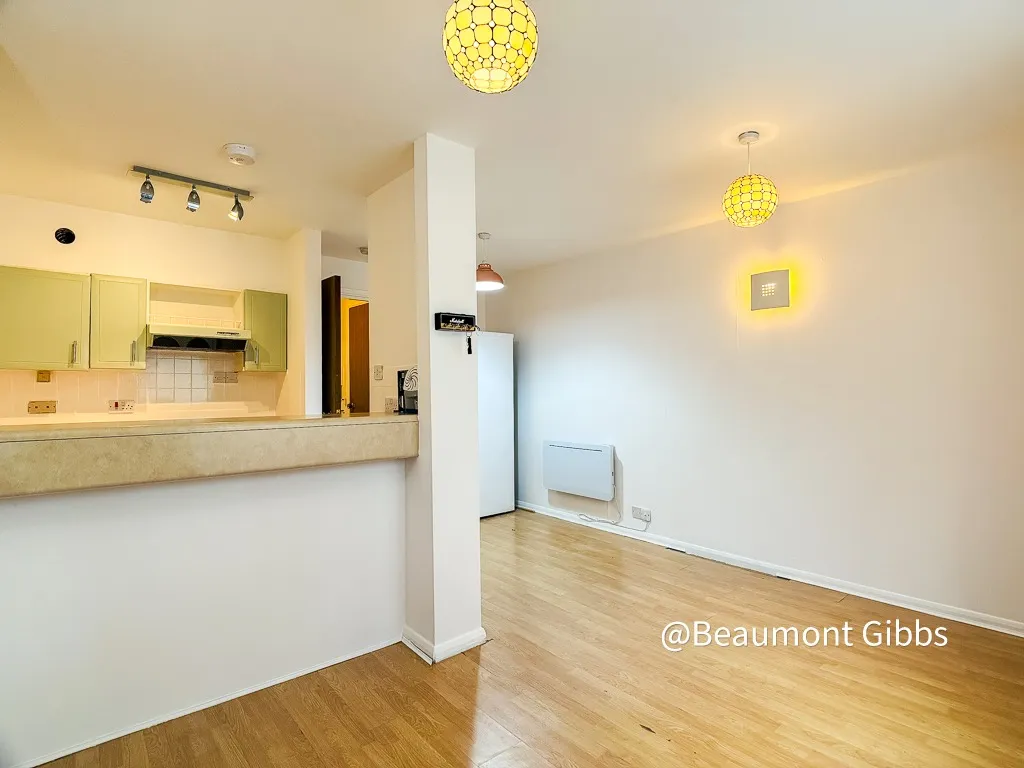 Flat Herbert Road in Greater London