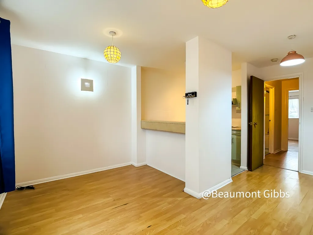 Flat Herbert Road in Greater London