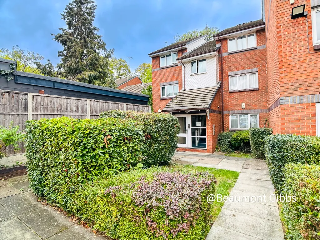 Flat Herbert Road in Greater London