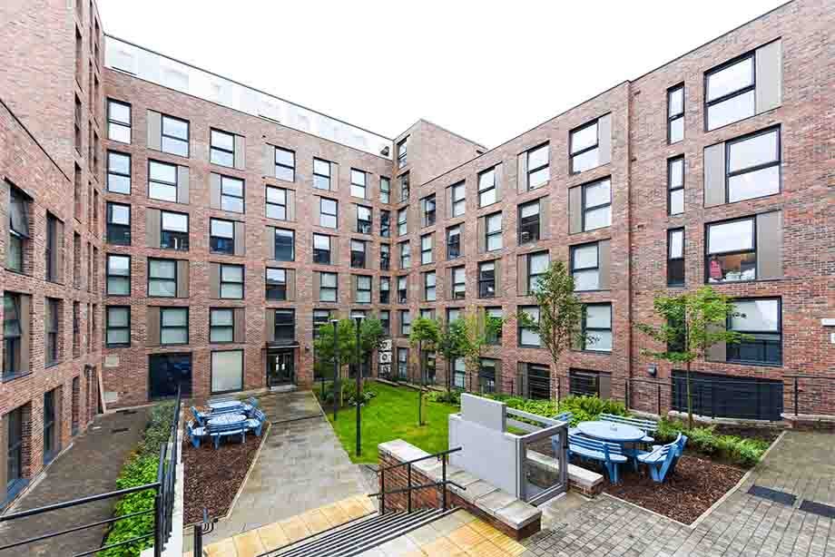 Flat Blandford Square in Newcastle upon Tyne