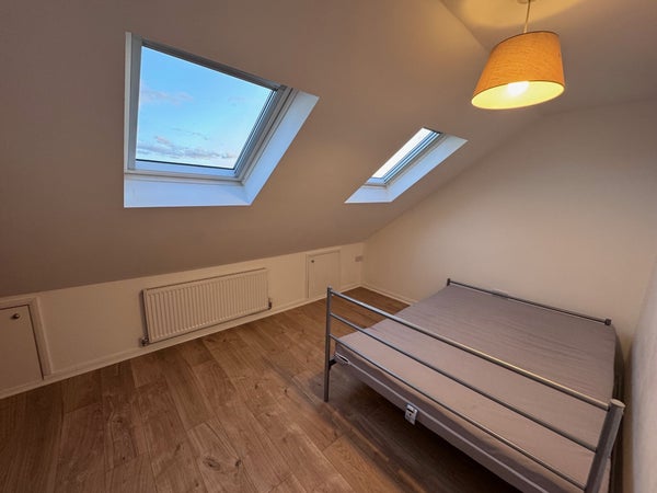 Flat Seventh Avenue in Bristol