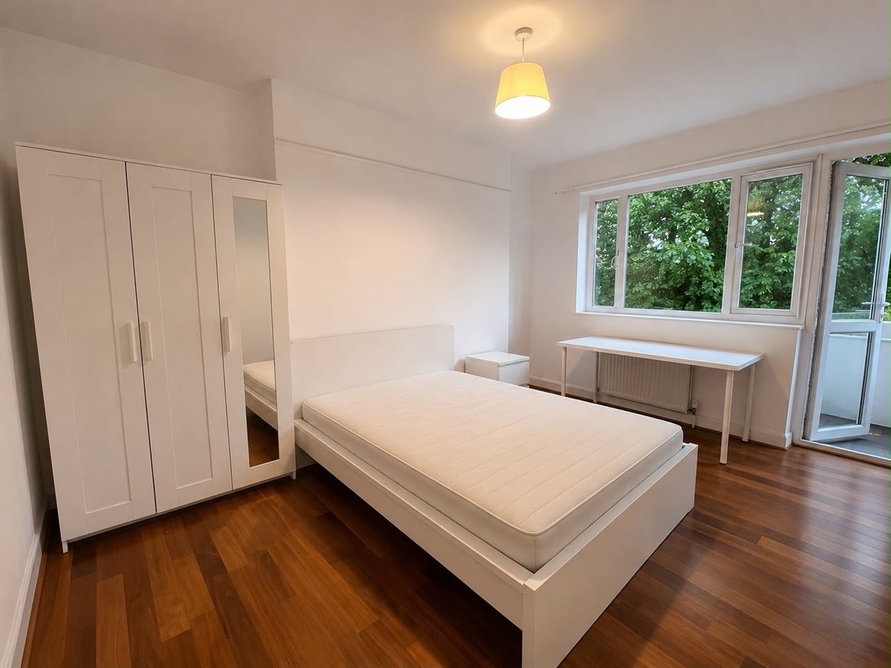 Room Nelson Square in Greater London