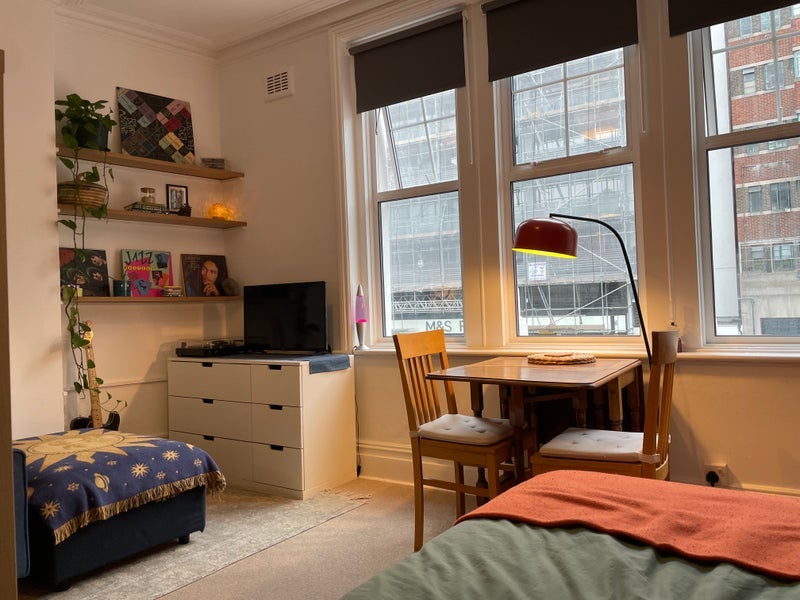 Flat Balham Hill in Greater London