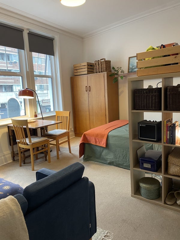 Flat Balham Hill in Greater London