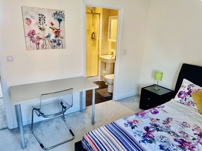 Room Ladysmith Road in Greater London