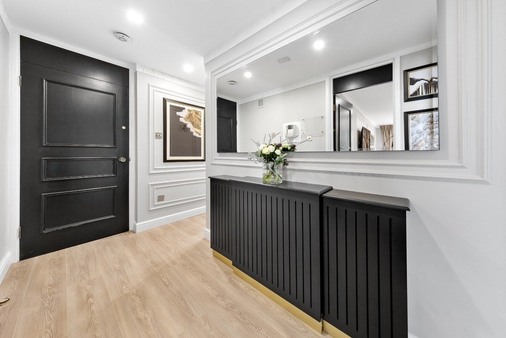 Flat Queensborough Terrace in City of Westminster