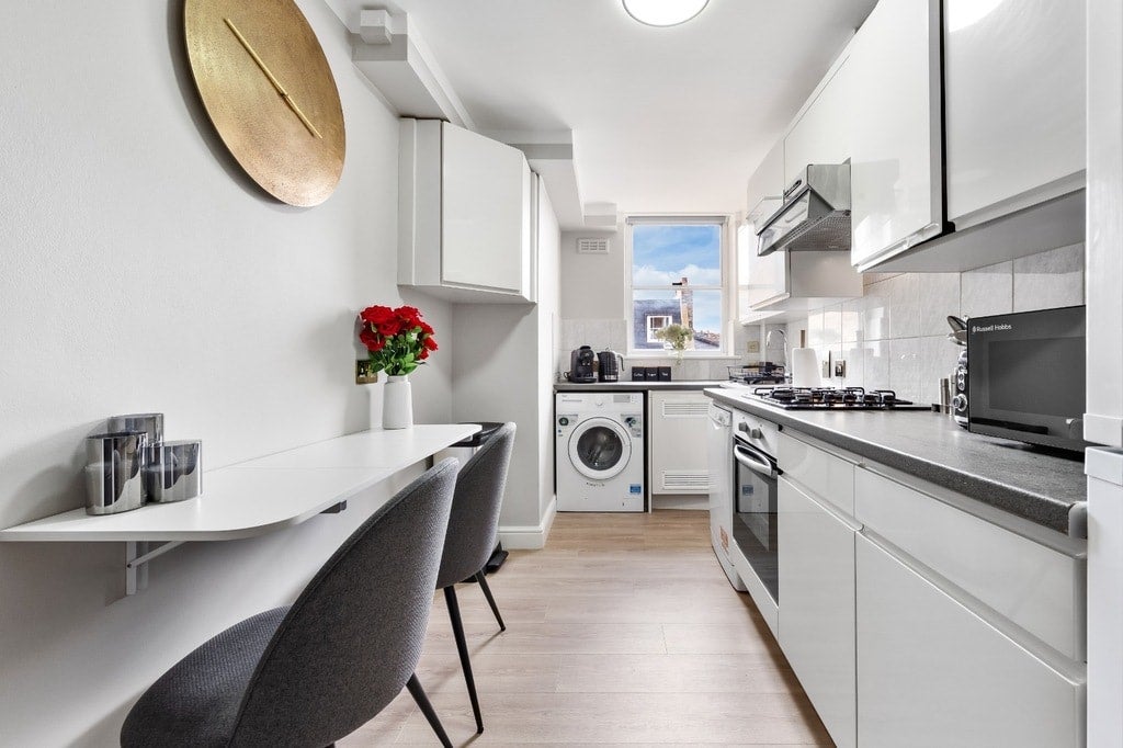 Flat Queensborough Terrace in City of Westminster