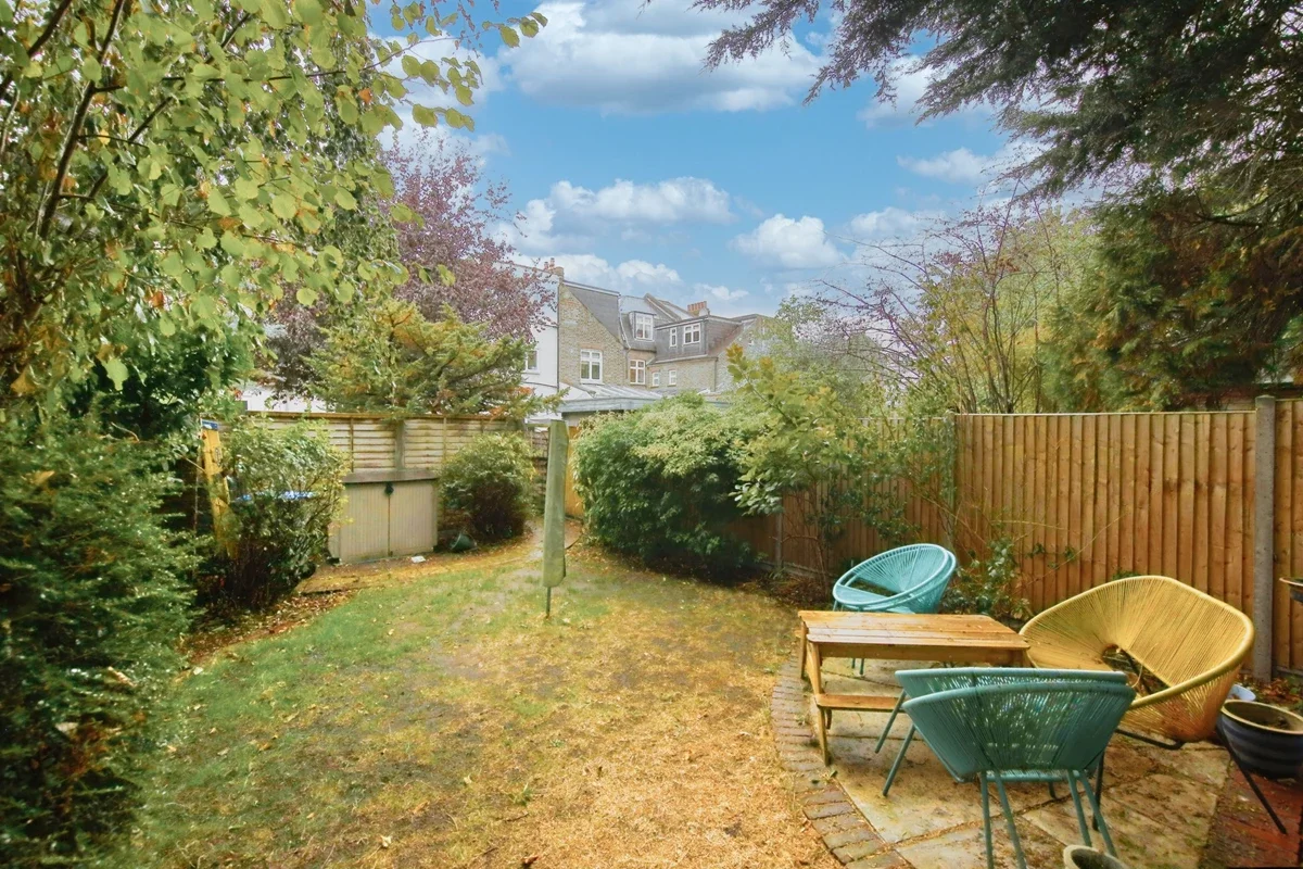 Flat Cedars Road in Greater London