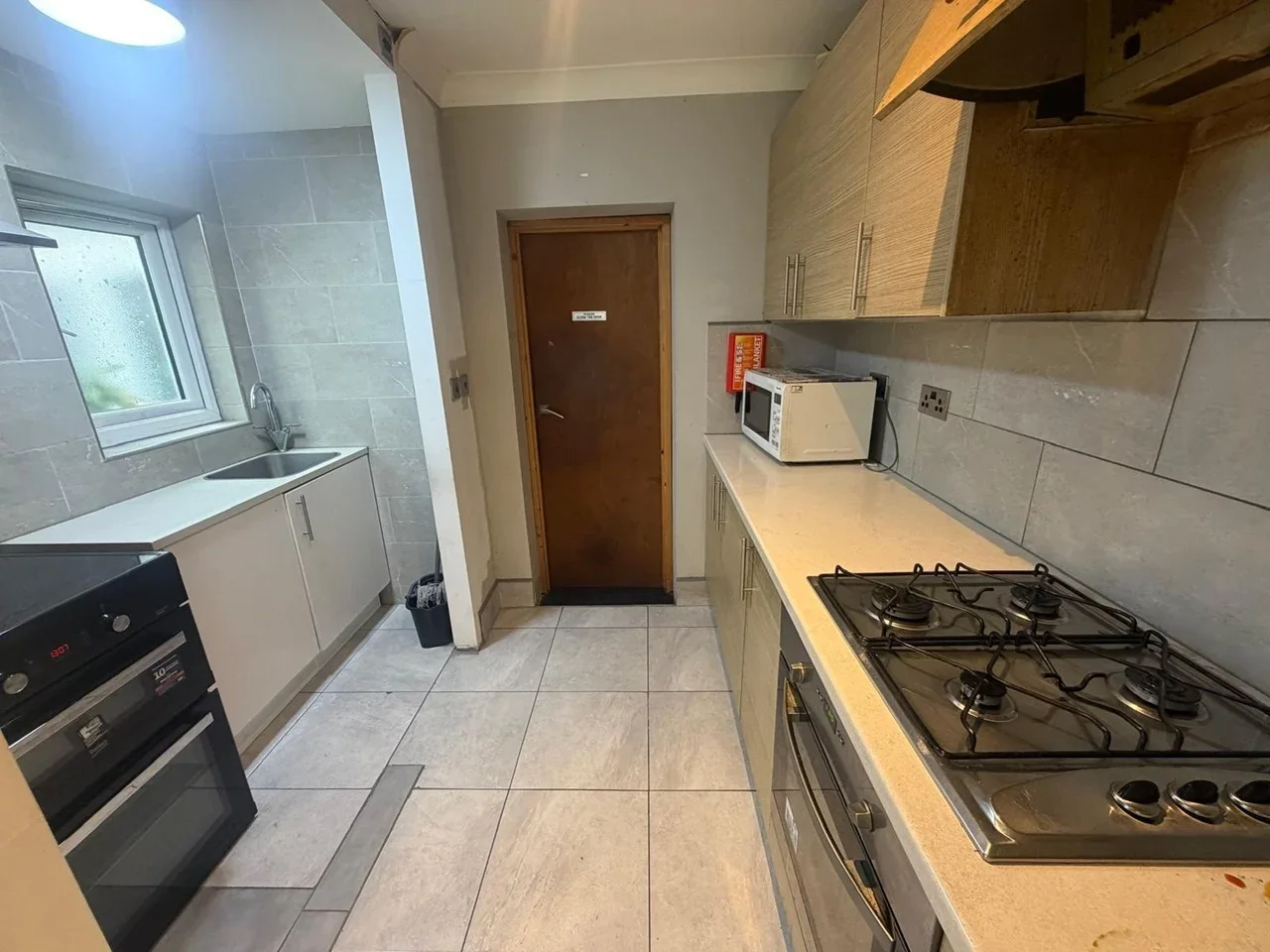 Room Graham Road in Greater London