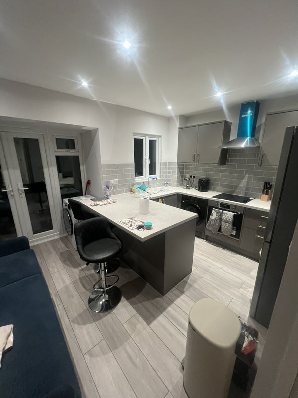 Room Matthey Place in Crawley