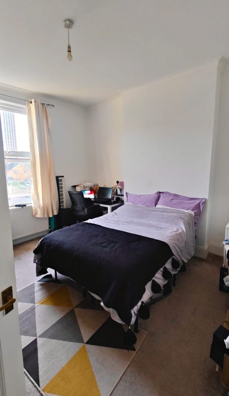 Flat Cleveland Park Crescent in Greater London