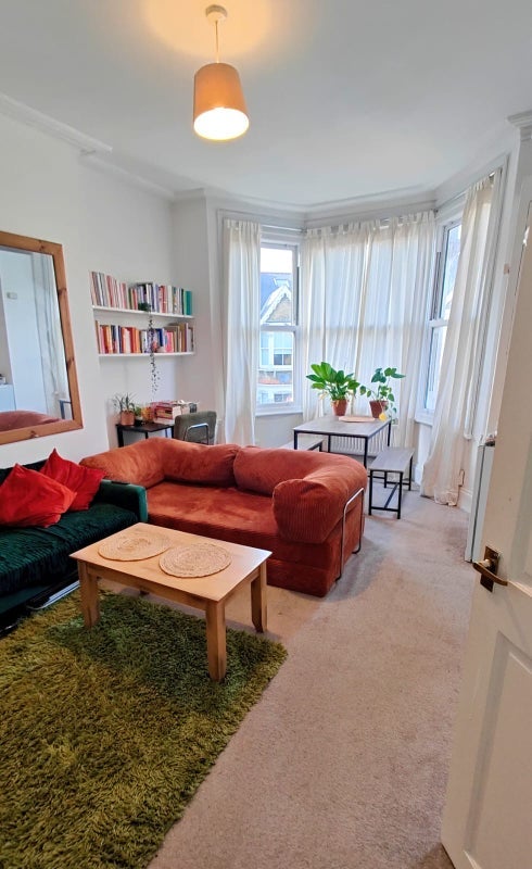 Flat Cleveland Park Crescent in Greater London