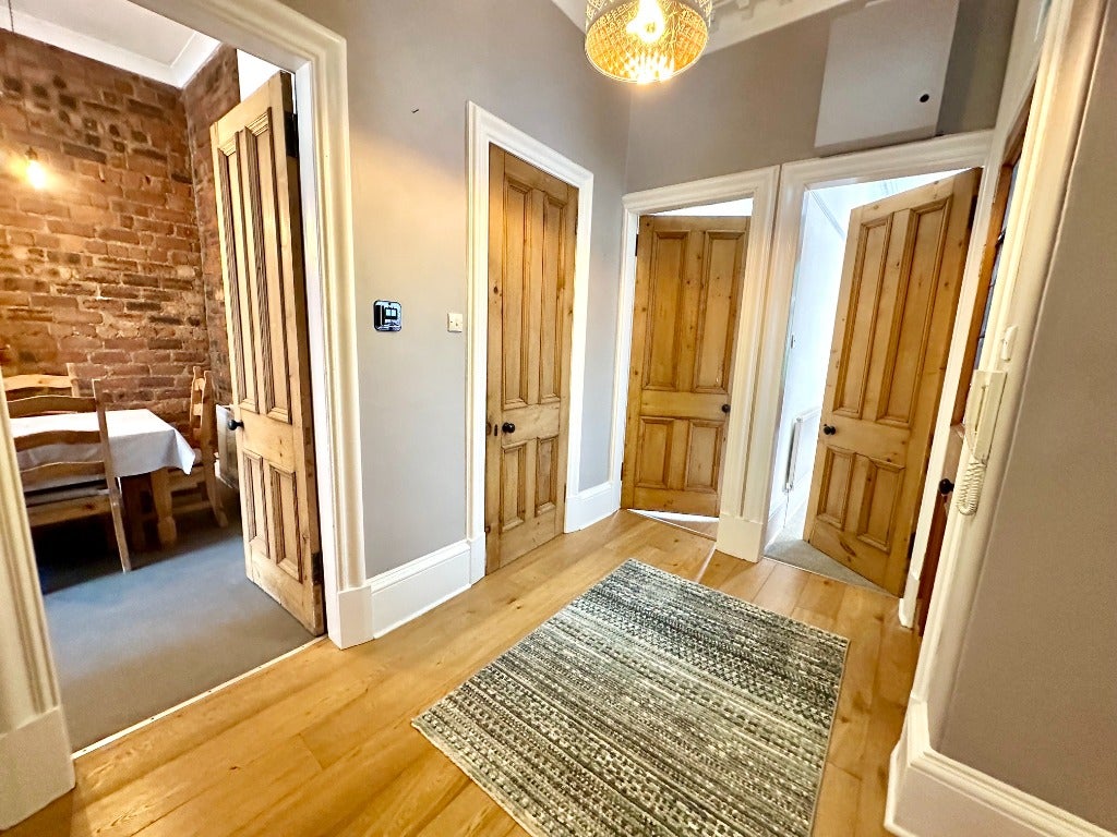 Flat Holyrood Quadrant in Glasgow