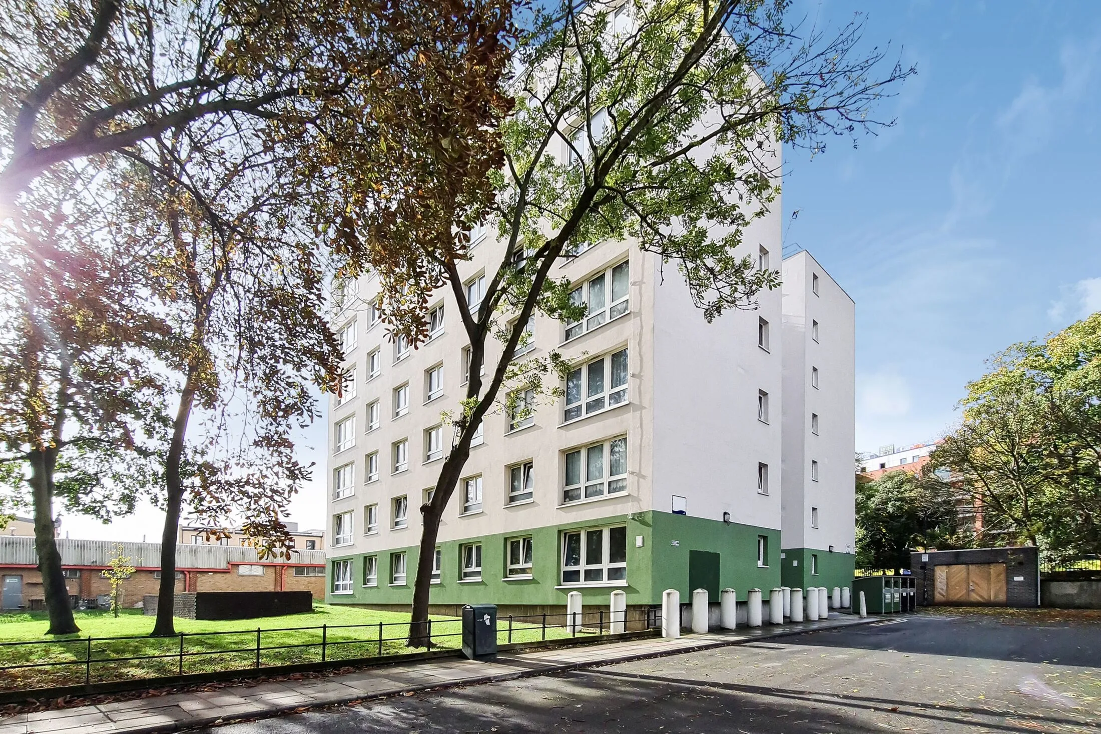 Flat Hicken Road in Greater London