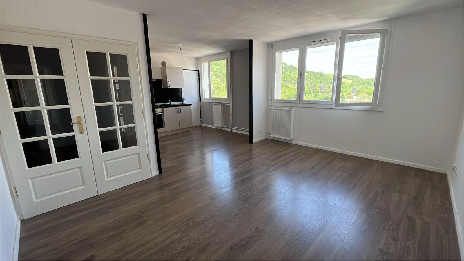 Flat Rue Jules Michelet in Le Chambon-Feugerolles