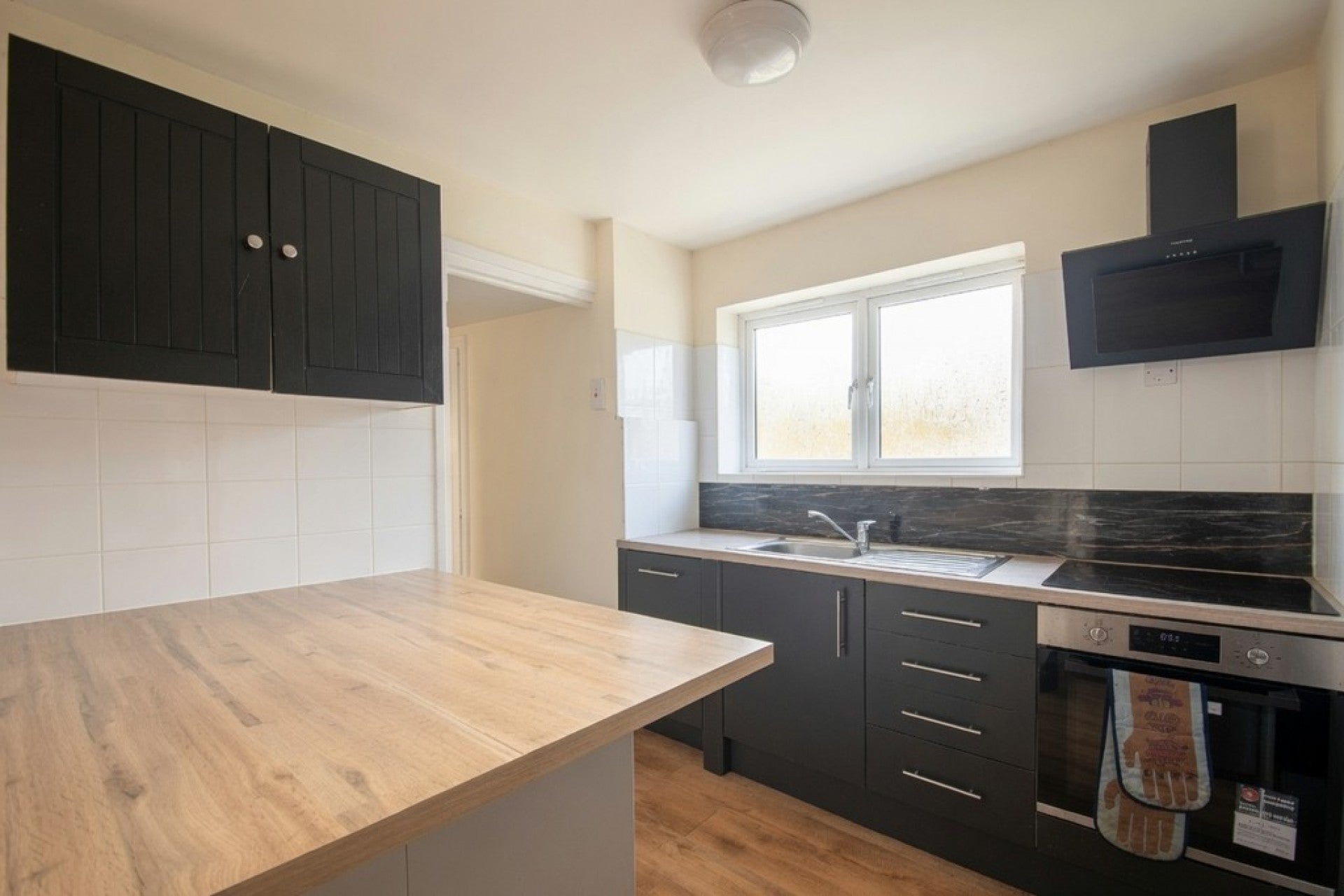 Room Kings Lane in Borough of Runnymede