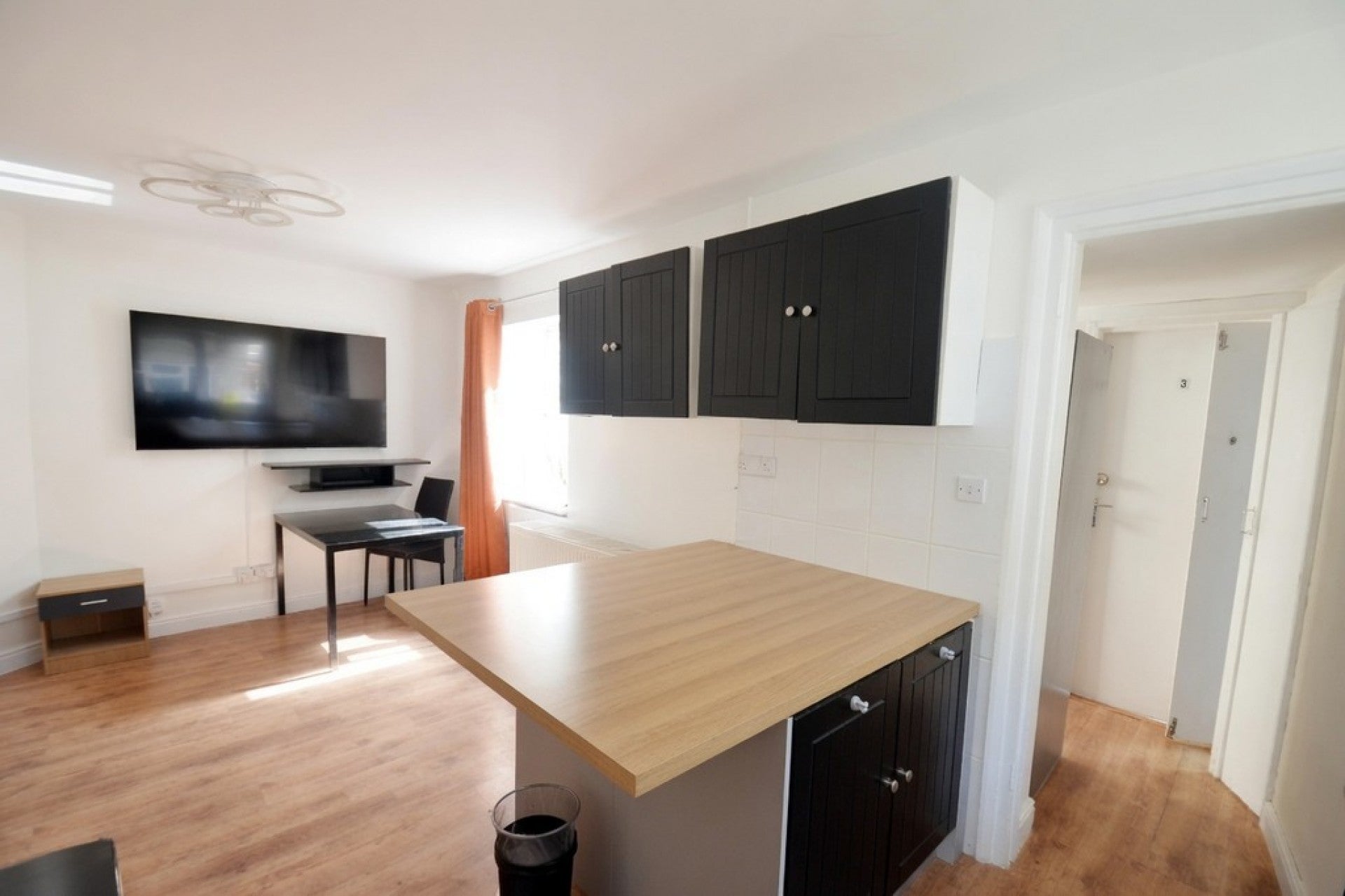 Room Kings Lane in Borough of Runnymede