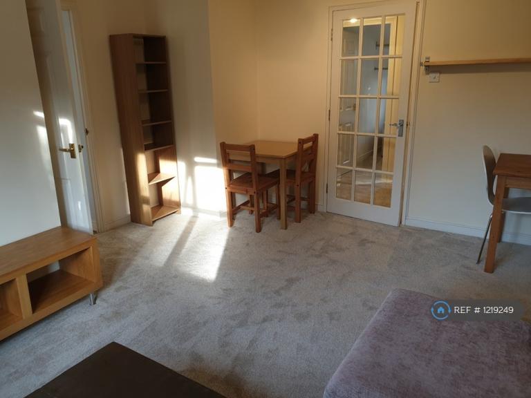 Flat Glaisher Street in Greater London