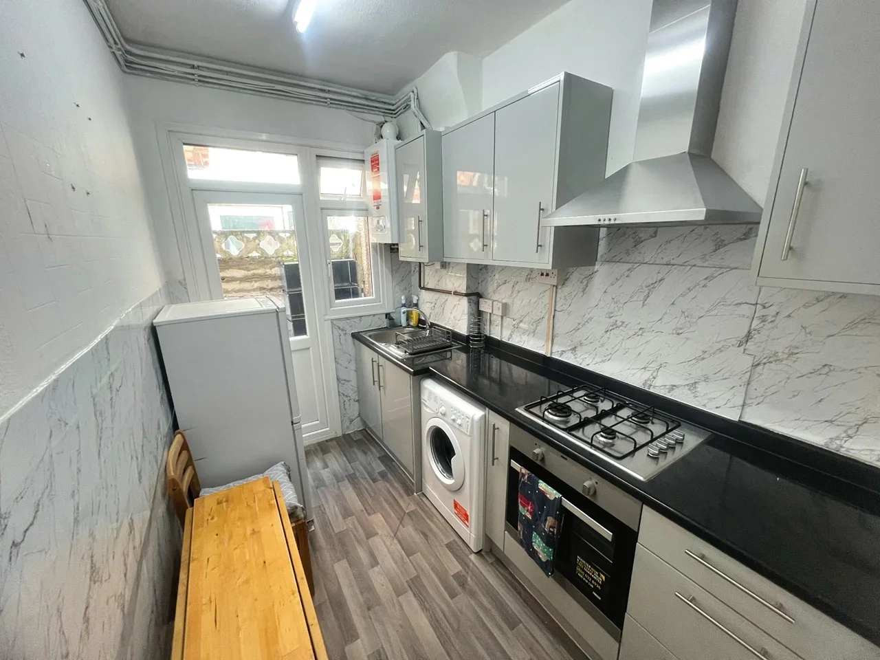 Flat Eastcote Lane in Greater London