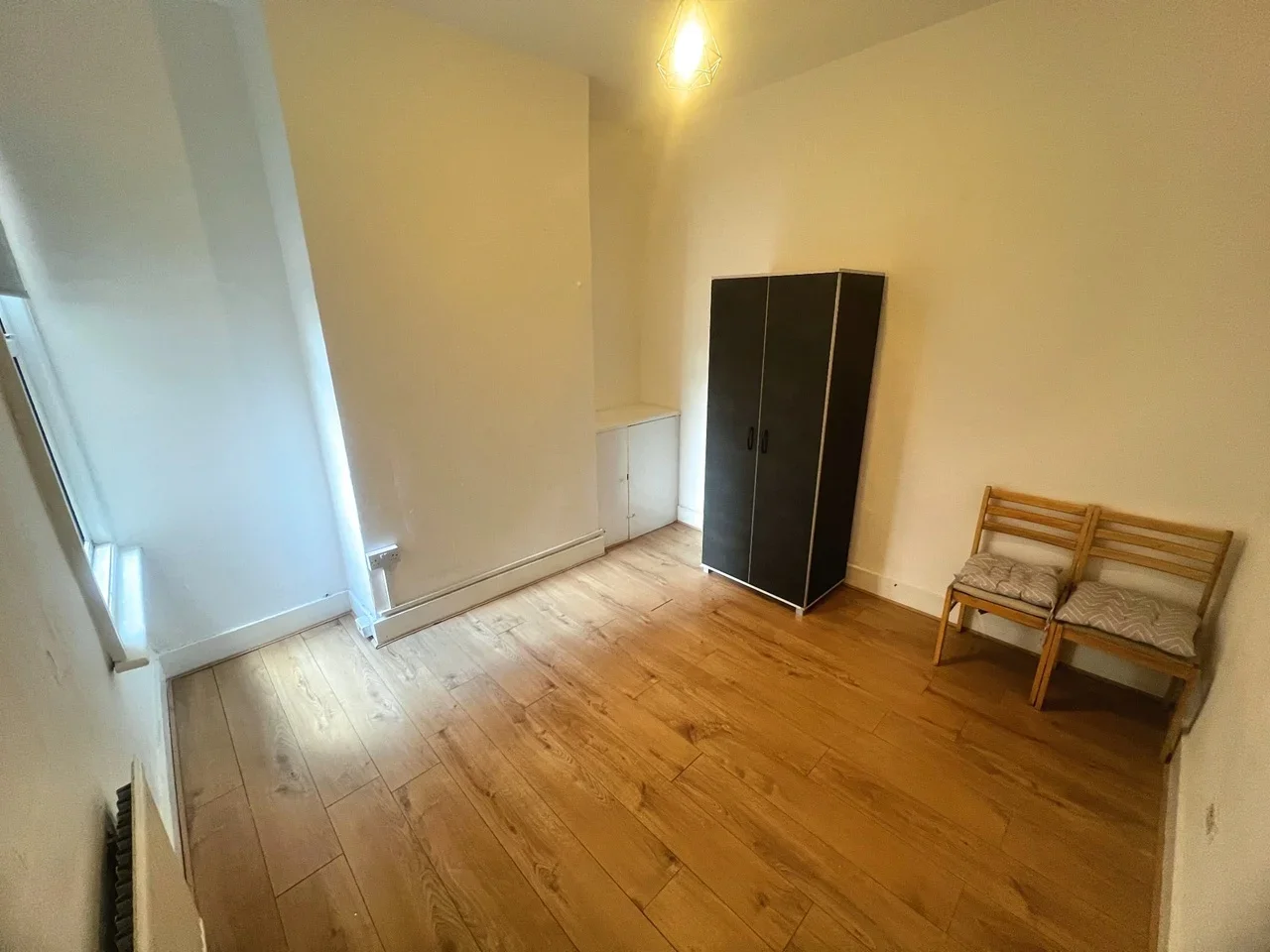 Flat Eastcote Lane in Greater London