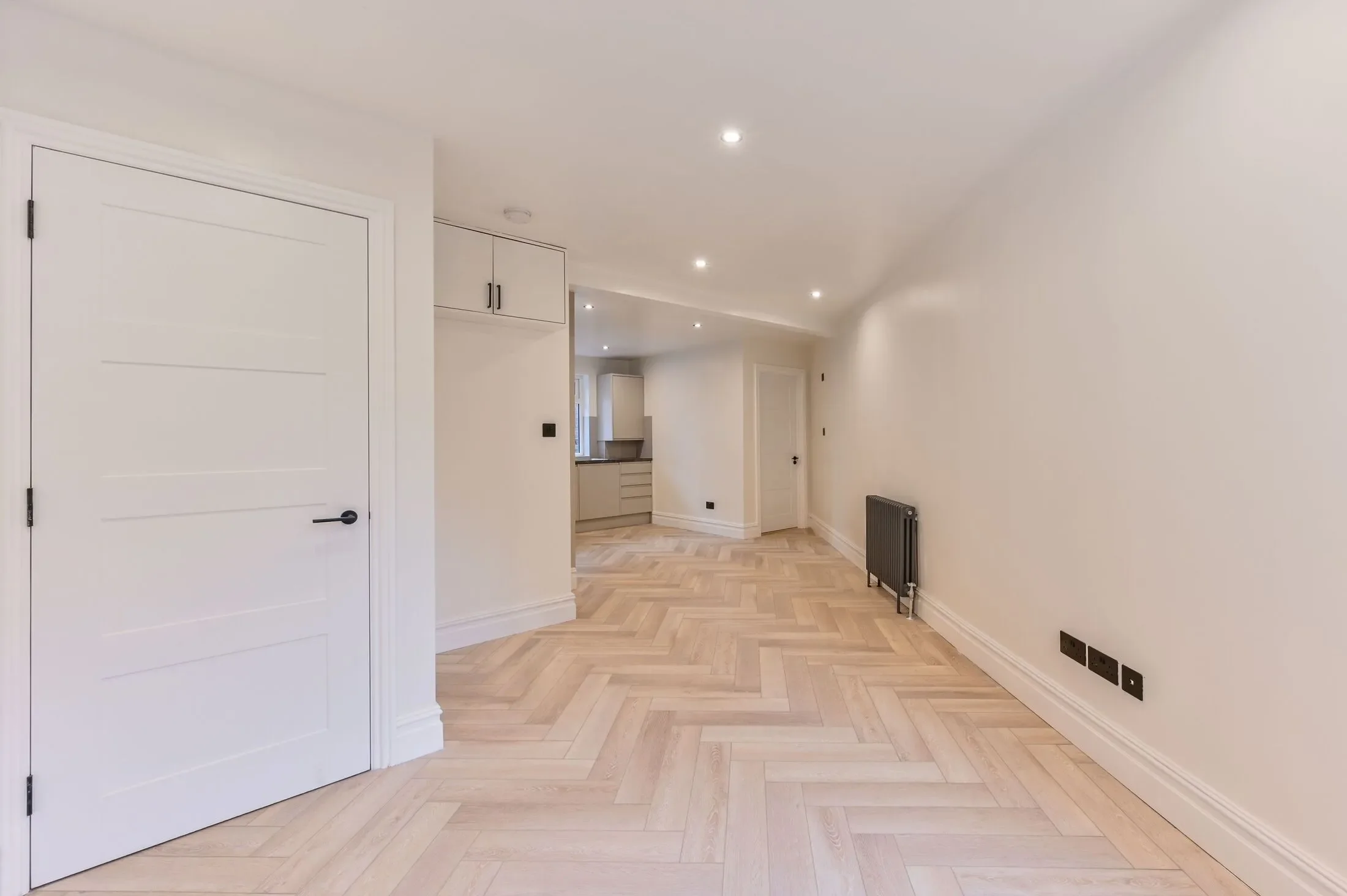 Flat Heyford Avenue in Greater London