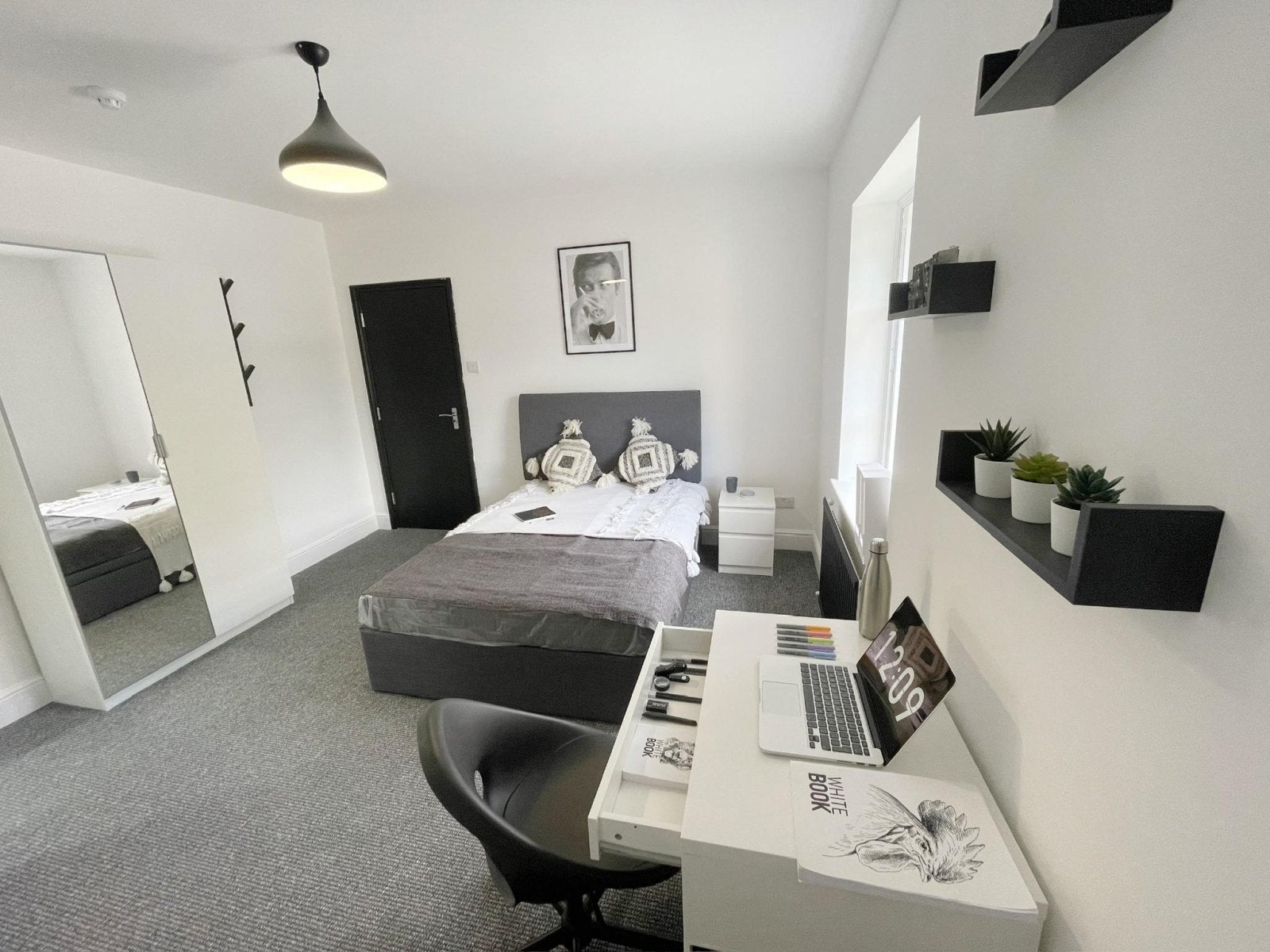 Room Cliftonville Road in Northampton