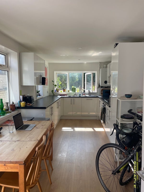 Room Nigel Road in Greater London