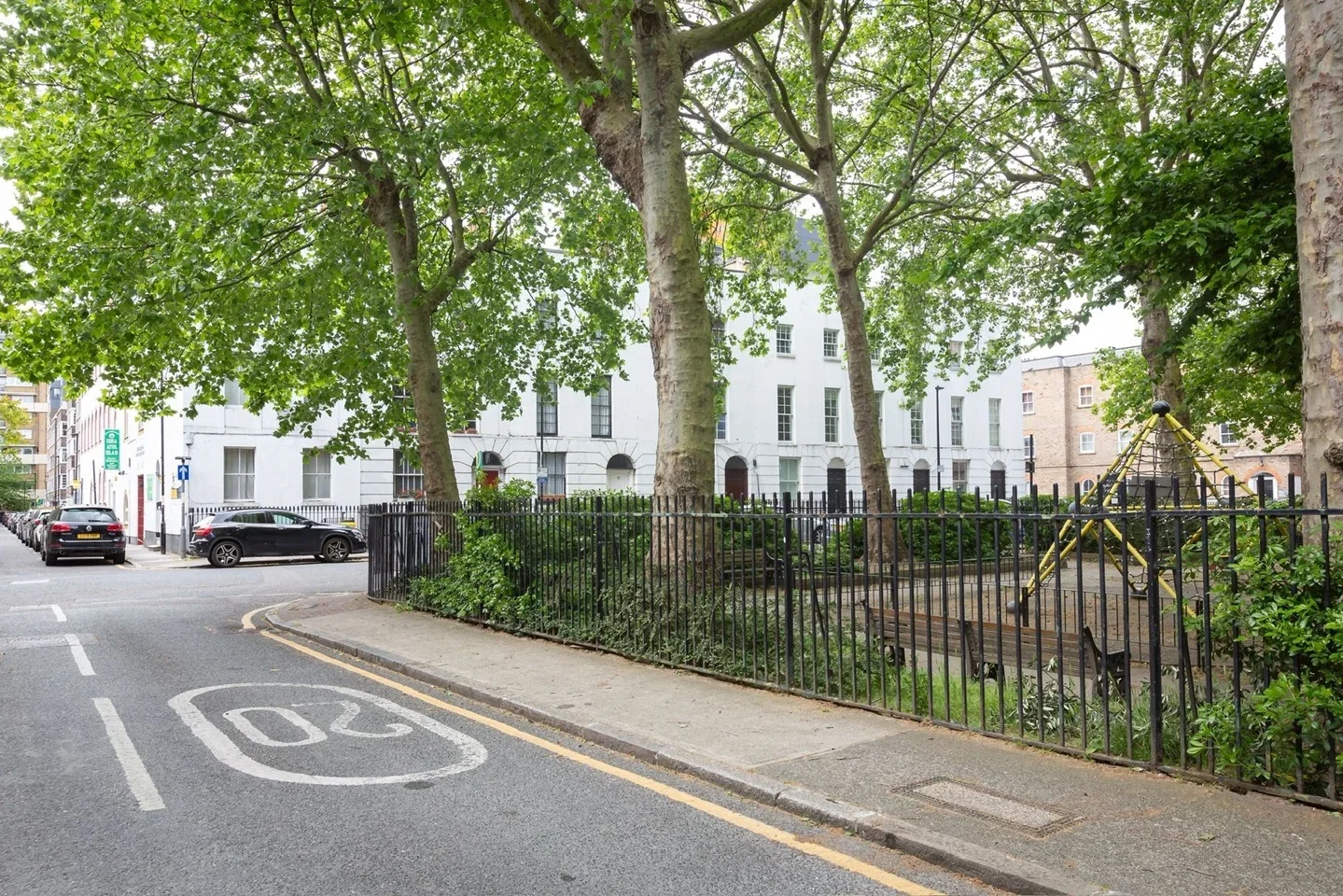 Flat Ford Square in Greater London